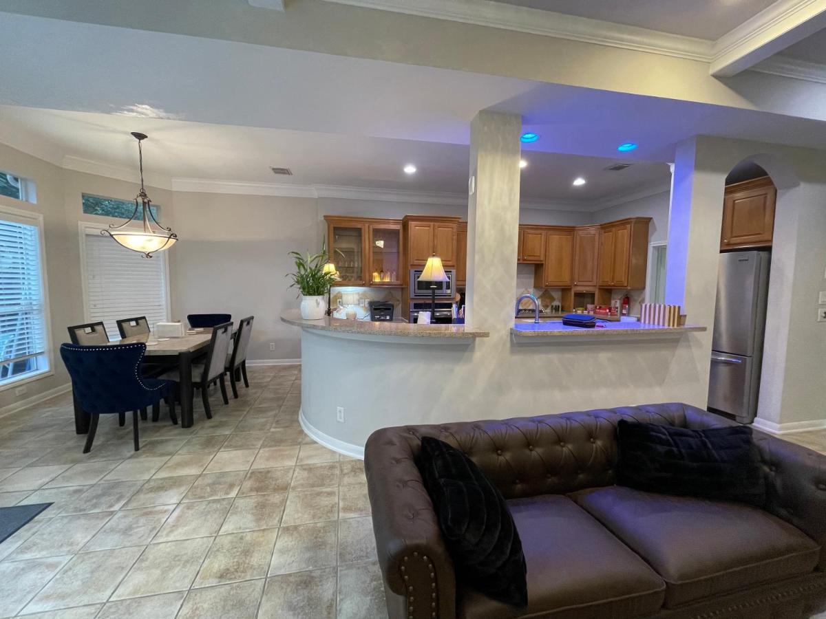 Insperit Home At Galleria With Heated Pool Spa Houston Exteriör bild