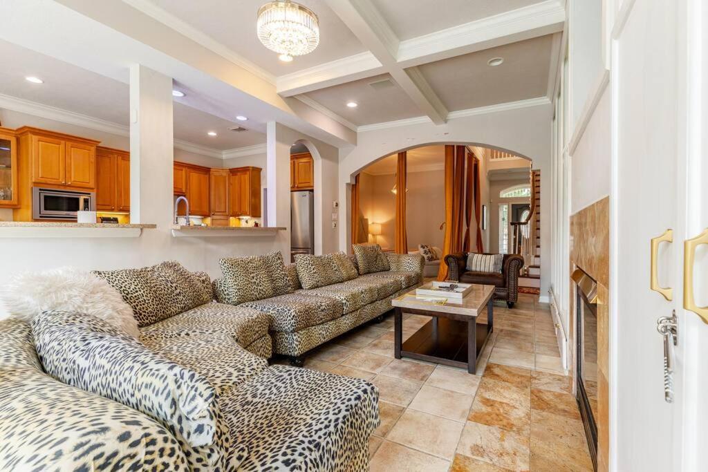 Insperit Home At Galleria With Heated Pool Spa Houston Exteriör bild