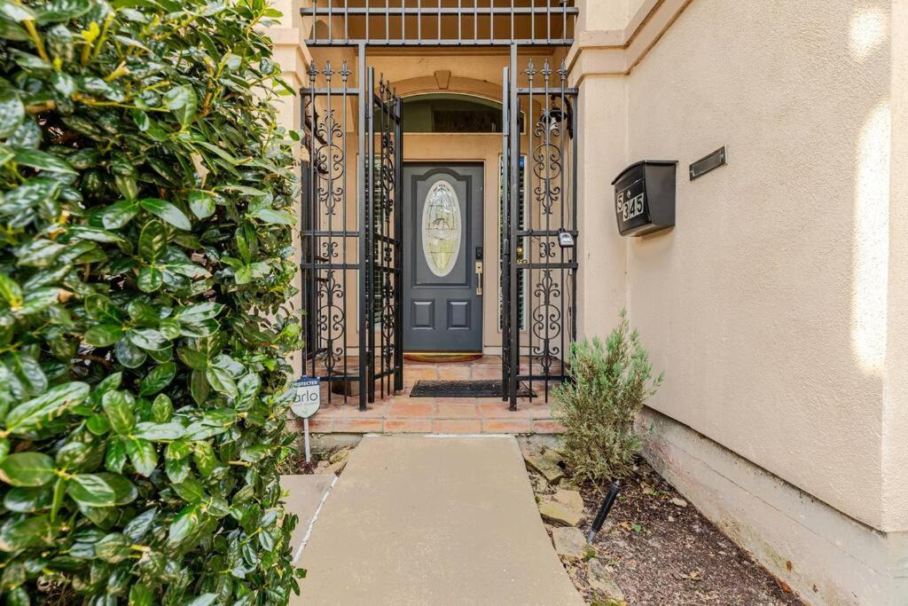 Insperit Home At Galleria With Heated Pool Spa Houston Exteriör bild