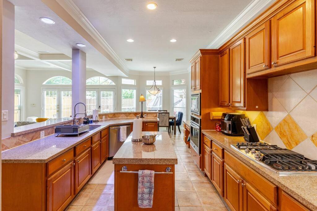 Insperit Home At Galleria With Heated Pool Spa Houston Exteriör bild
